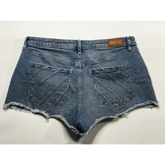 Shyanne Women's Button Fly Blue Denim Cut-Off Shorts - Size 31 (32x2.5) - Picture 2 of 5